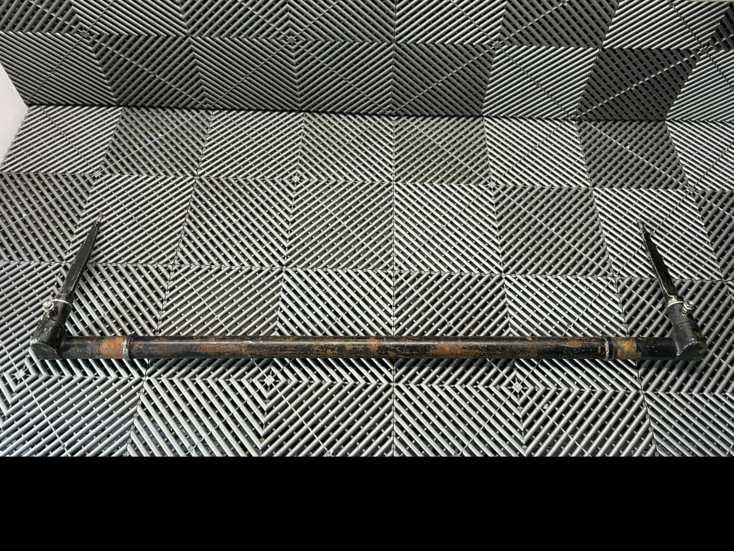 Used. Sway bar with adjustable blades.