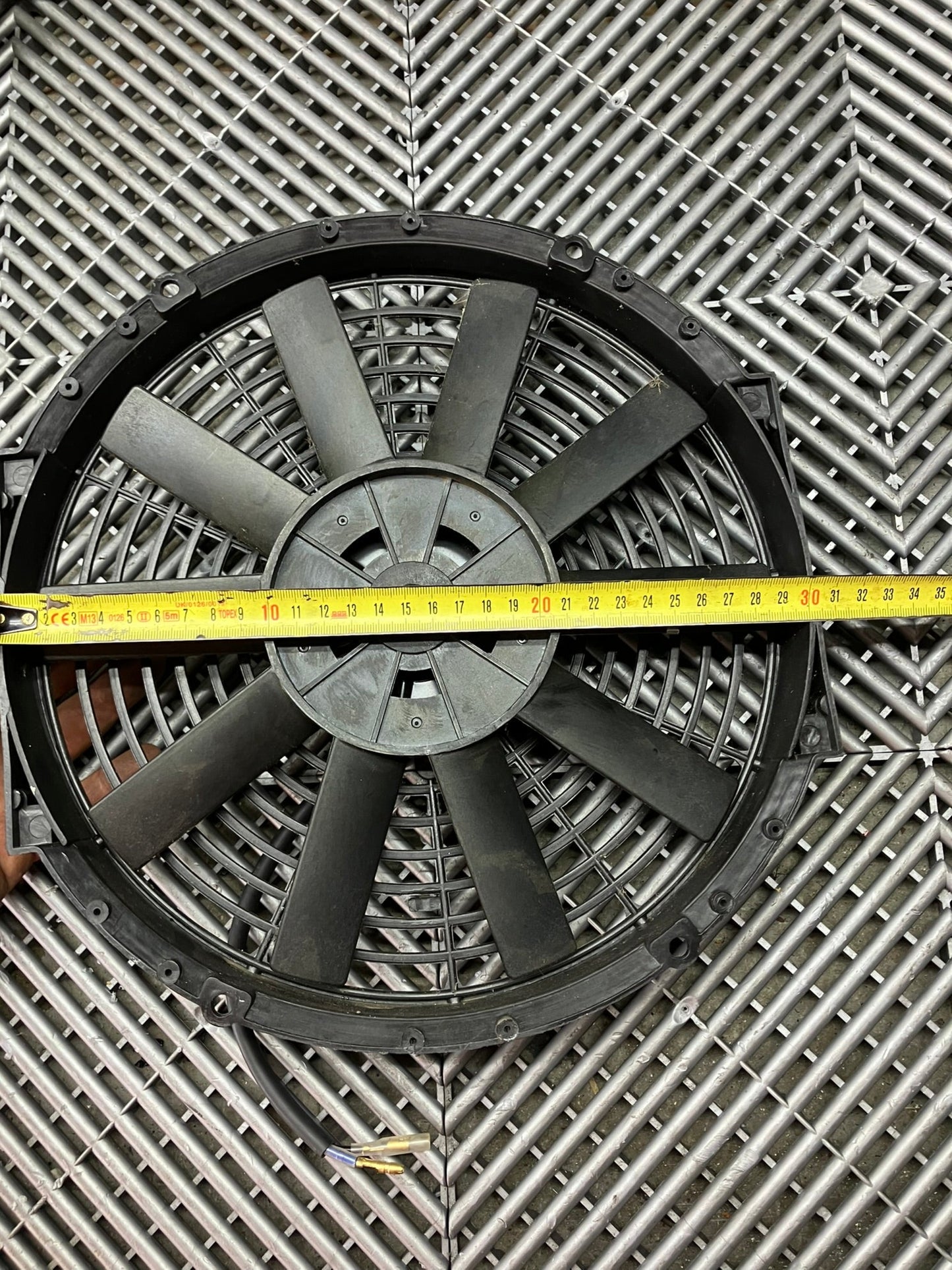 Used. Cooling fan 12v 80w. Size - 30 cm