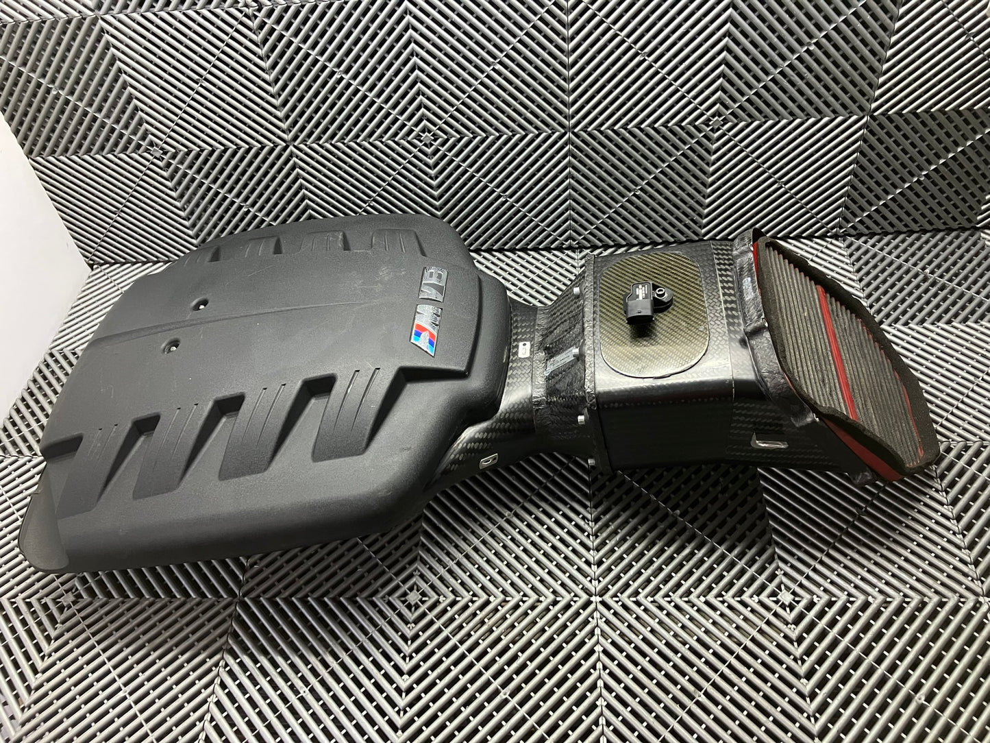 Used. Bmw motorsport GT3 carbon fiber airbox for S65 engine