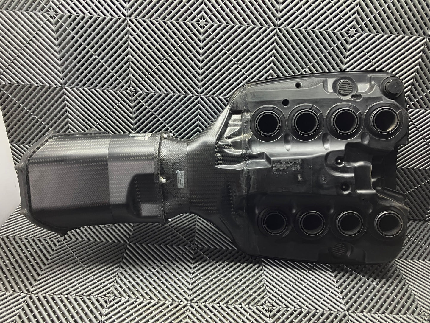 Used. Bmw motorsport GT3 carbon fiber airbox for S65 engine