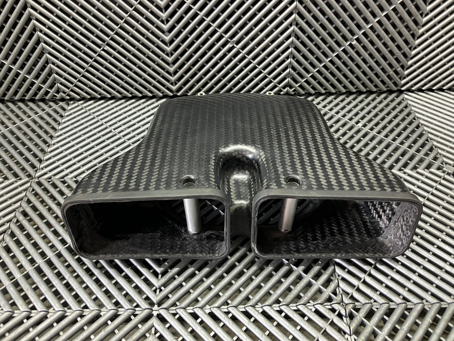 Used. Bmw motorsport GT3 carbon fiber airbox for S65 engine