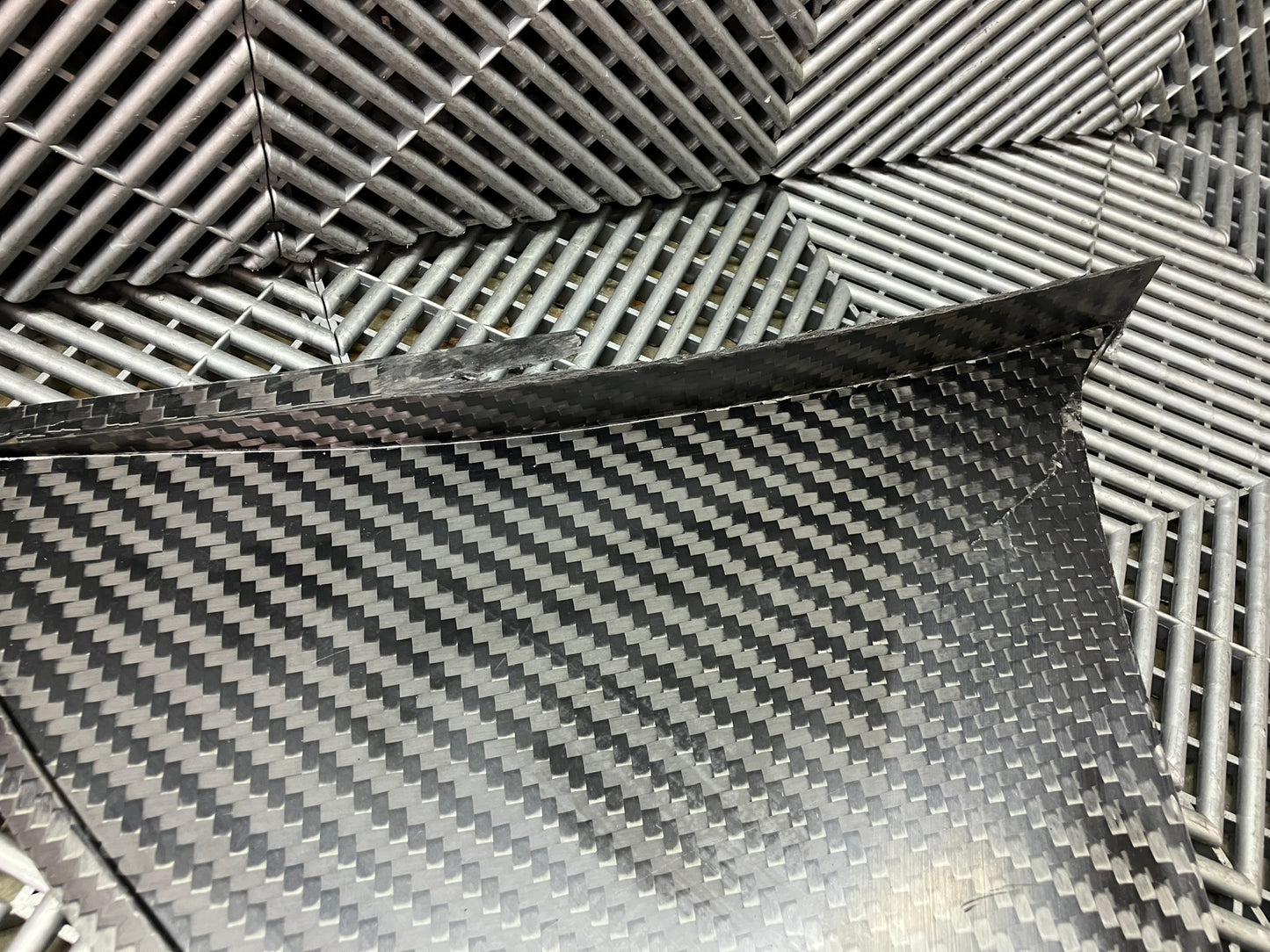 Used. Set of 2 Front Splitter air tunnels. Dry carbon fiber