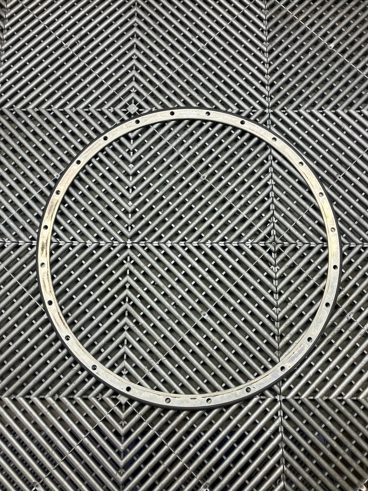 Used. Sealing rings for BBS rims. For 18-inch rims.