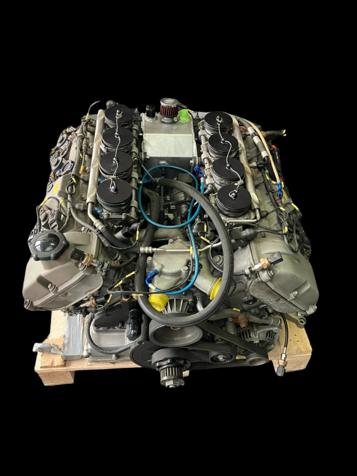 Used. Full Bmw S65b40 race engine. Dry sump.