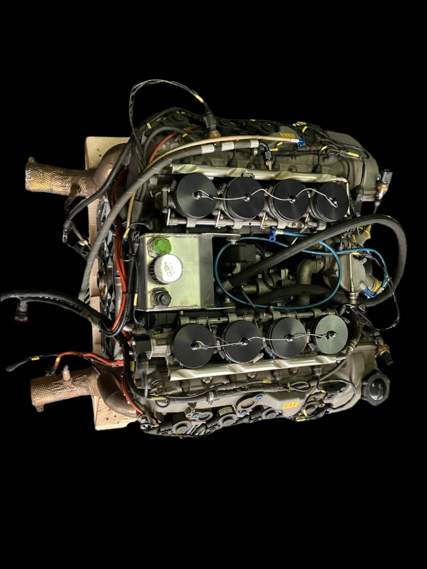 Used. Full Bmw S65b40 race engine. Dry sump.
