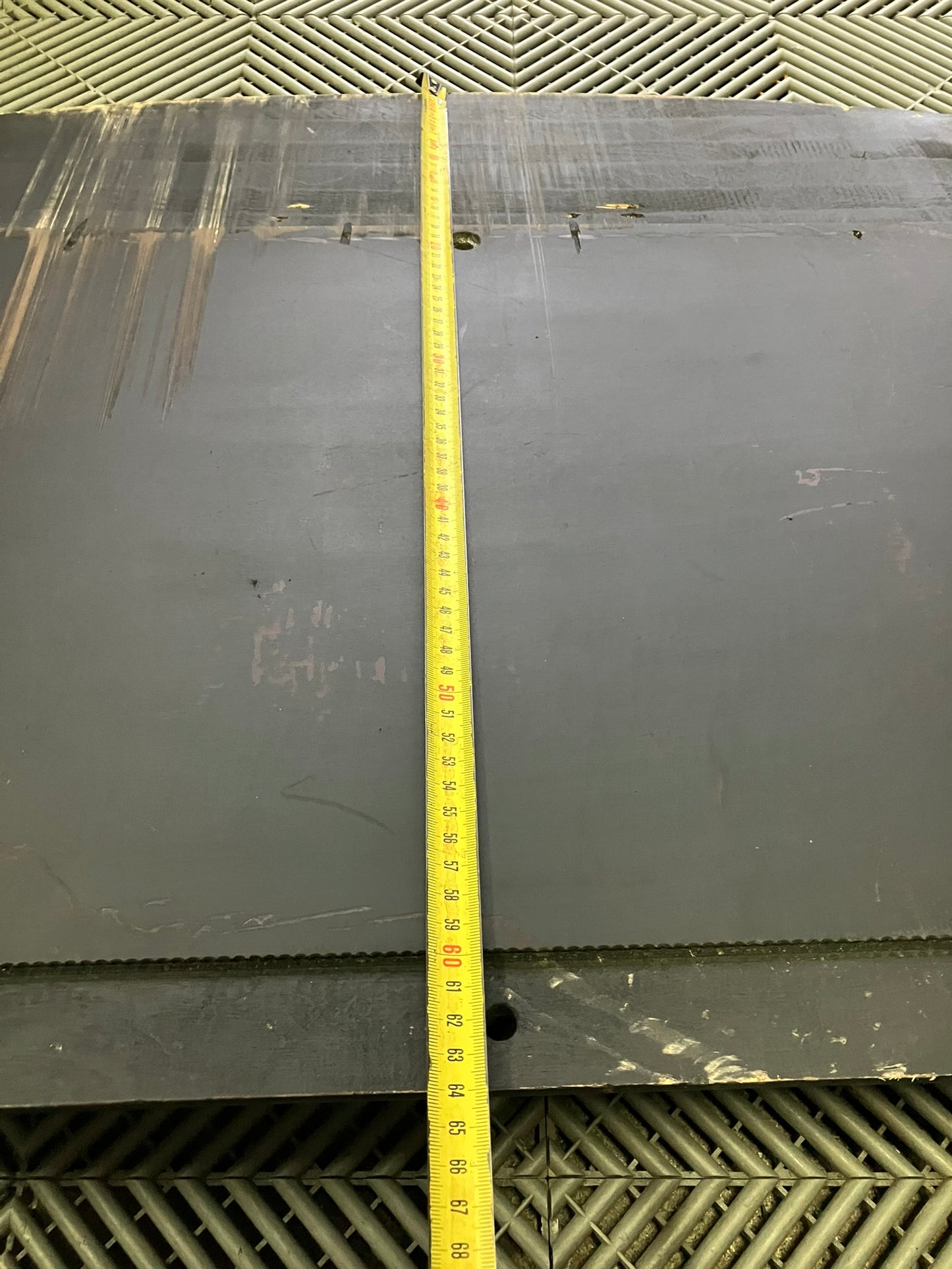 Used. Front splitter (wooden) + air tunnels dry carbon 64x200 cm
