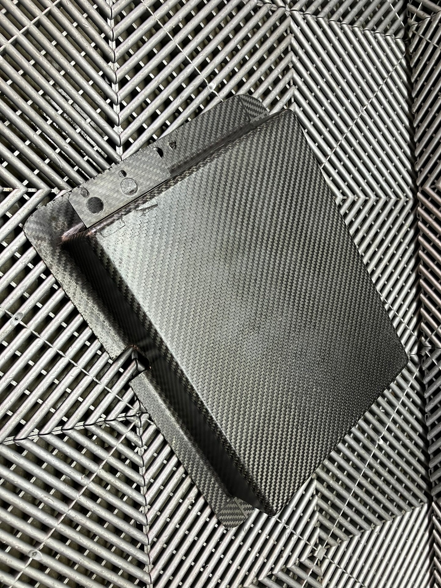 Used. Carbon fiber cover. 35x27 cm