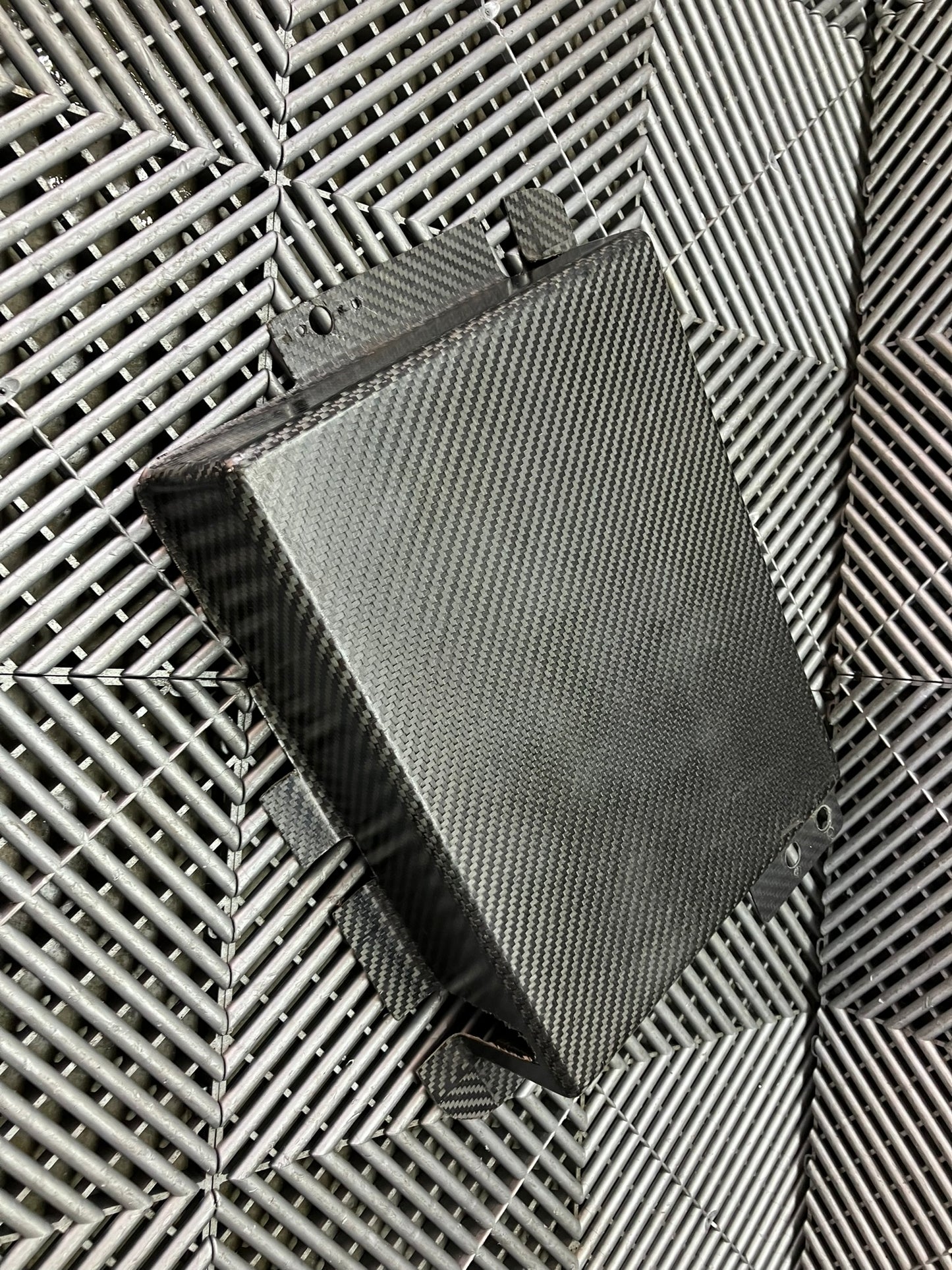 Used. Carbon fiber cover. 35x27 cm