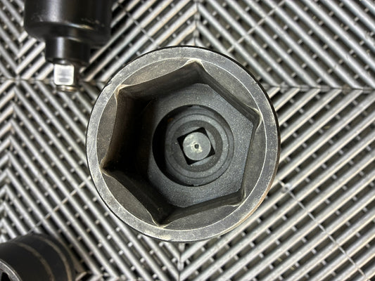 Used. 60 mm central lock nut sockets