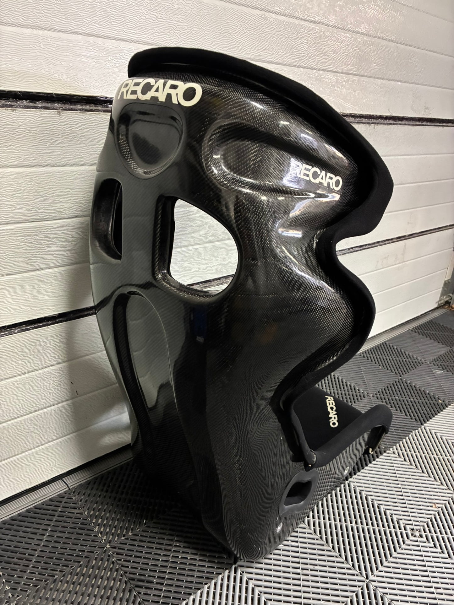 Used. Recaro Race 1400 R Full carbon seat. Homo till 2028