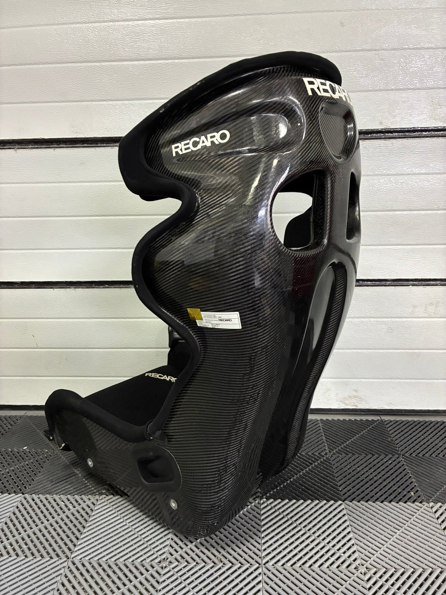 Used. Recaro Race 1400 R Full carbon seat. Homo till 2028