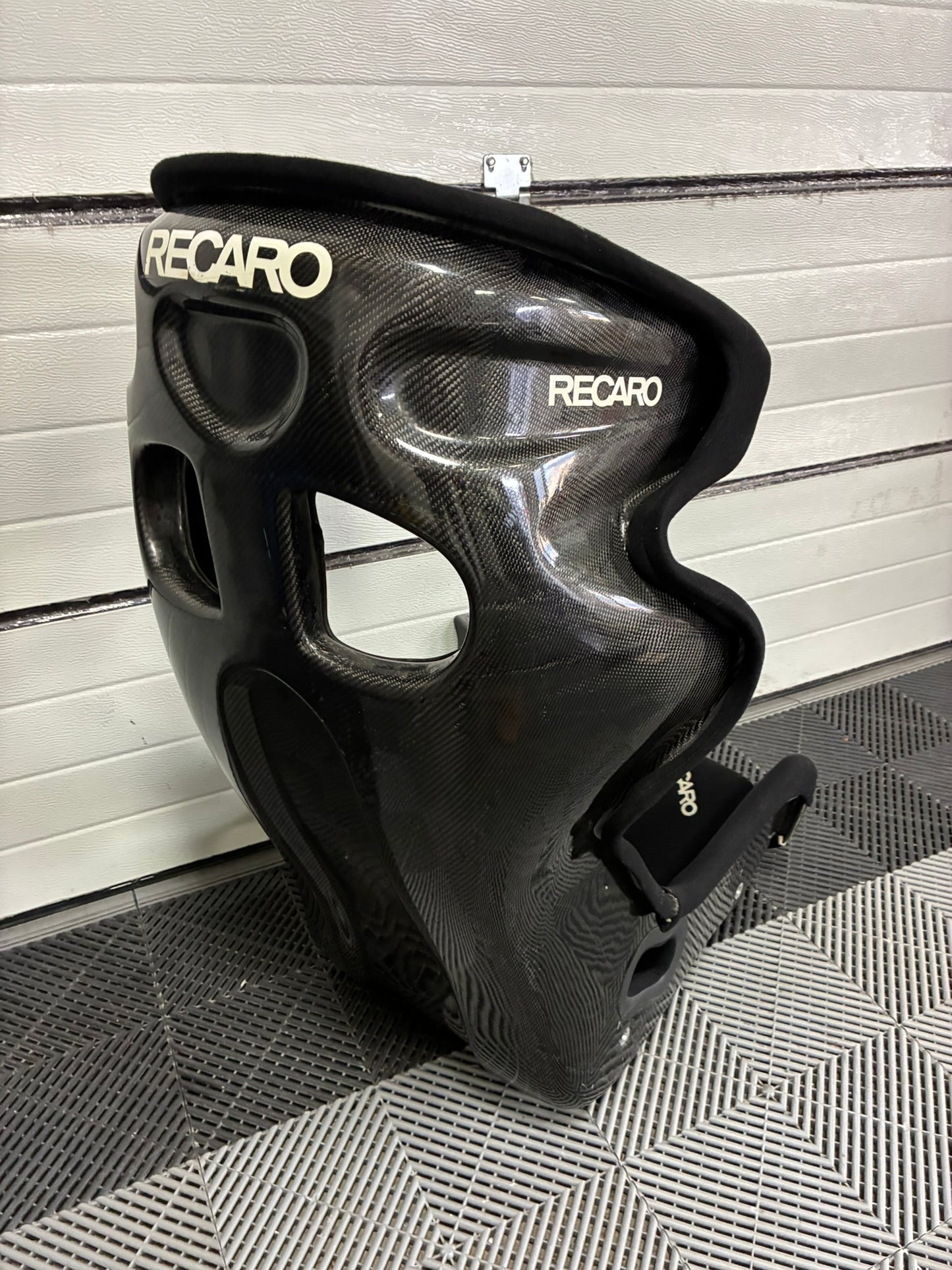 Used. Recaro Race 1400 R Full carbon seat. Homo till 2028
