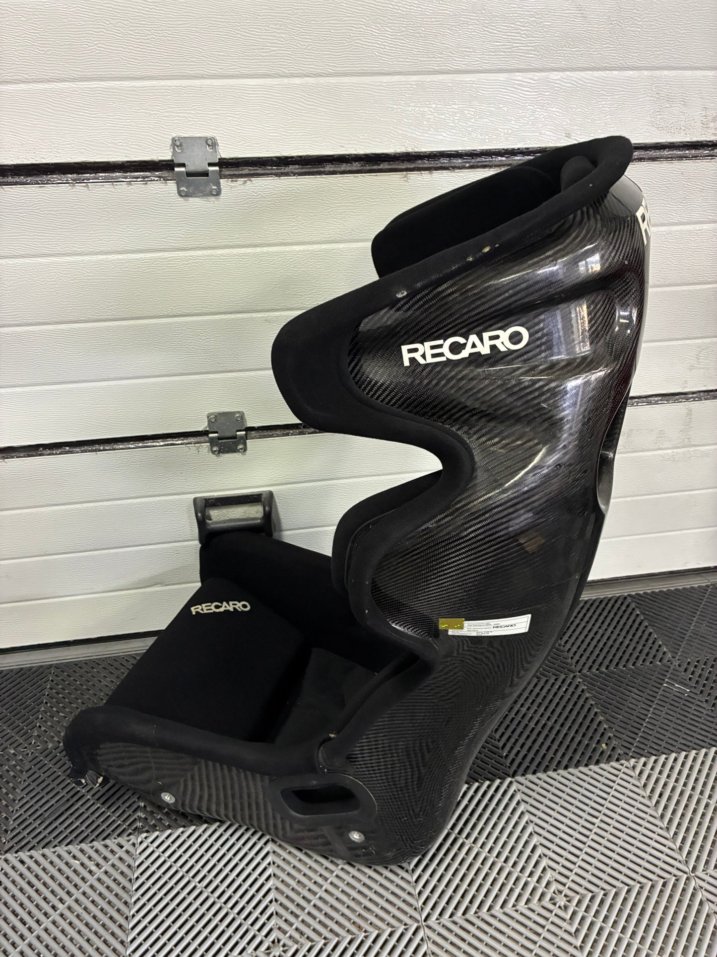 Used. Recaro Race 1400 R Full carbon seat. Homo till 2028