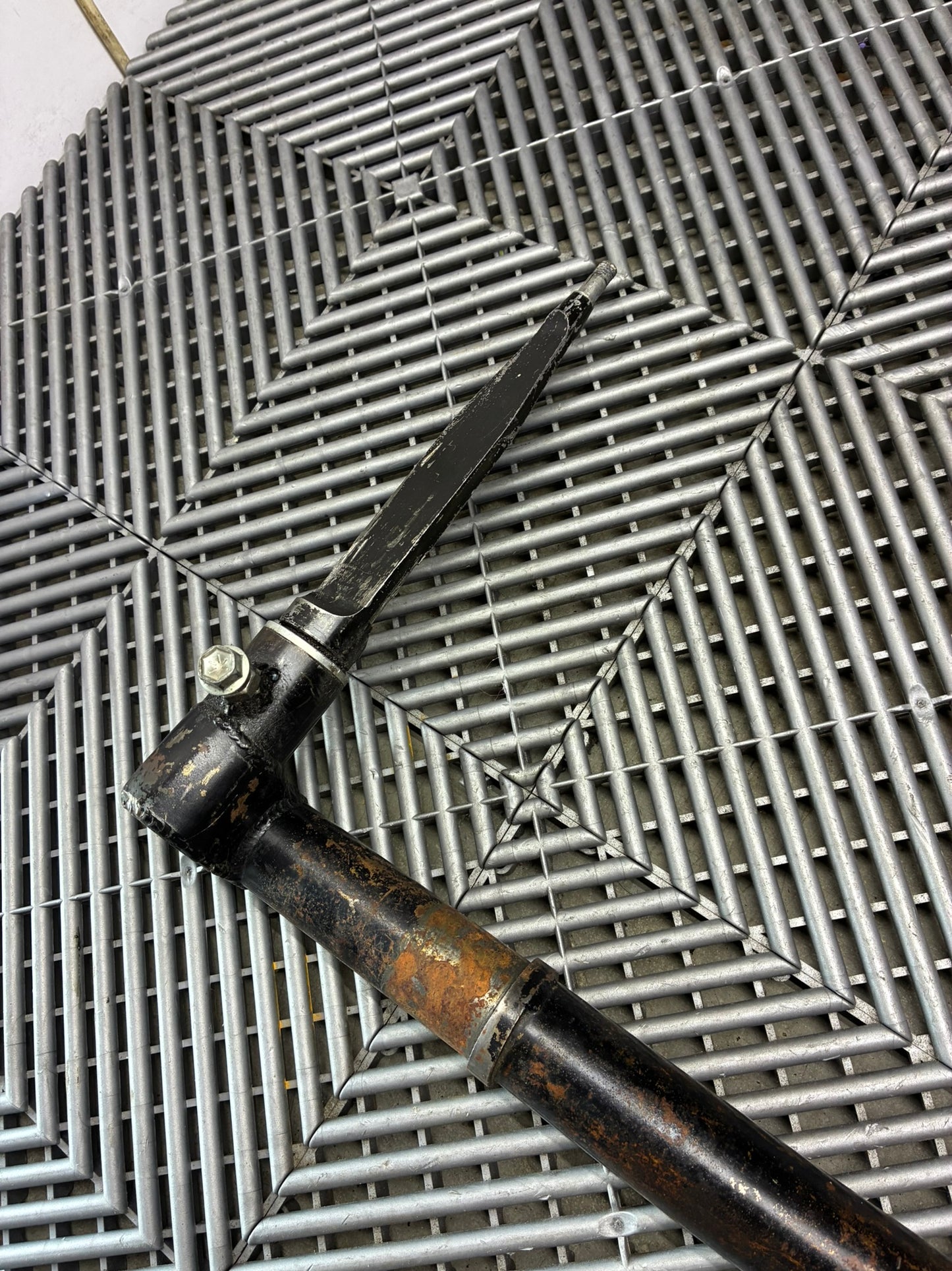 Used. Sway bar with adjustable blades.