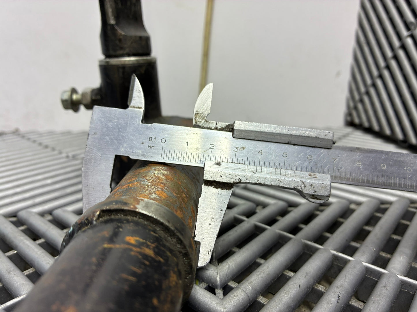 Used. Sway bar with adjustable blades.