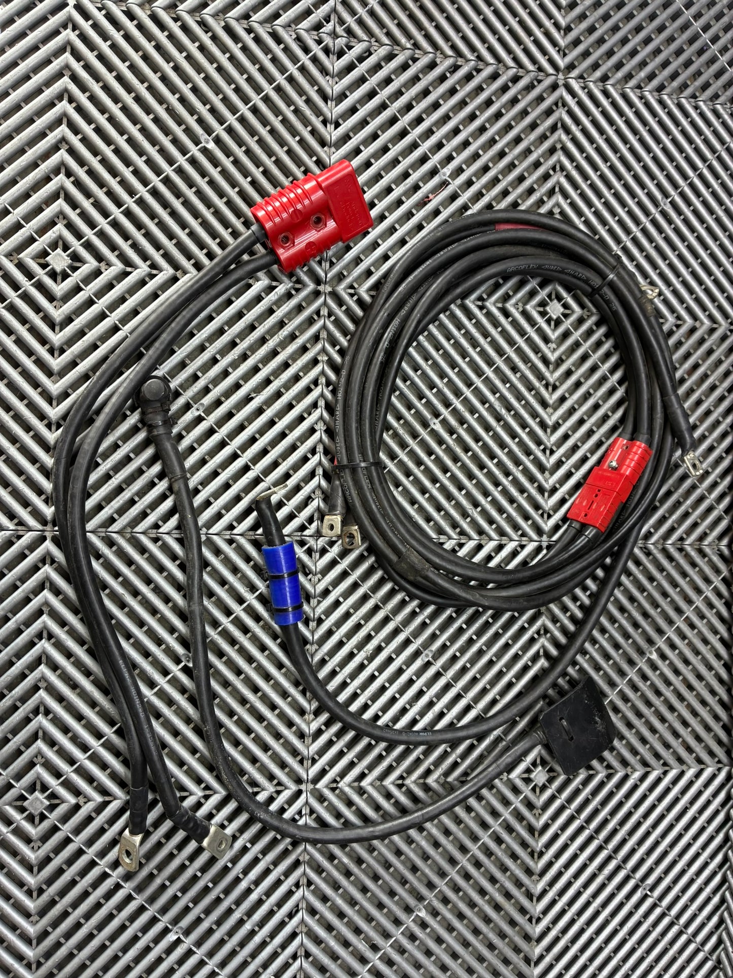 Used.  Anderson Grid Start Slave Battery Lead Assembly.
