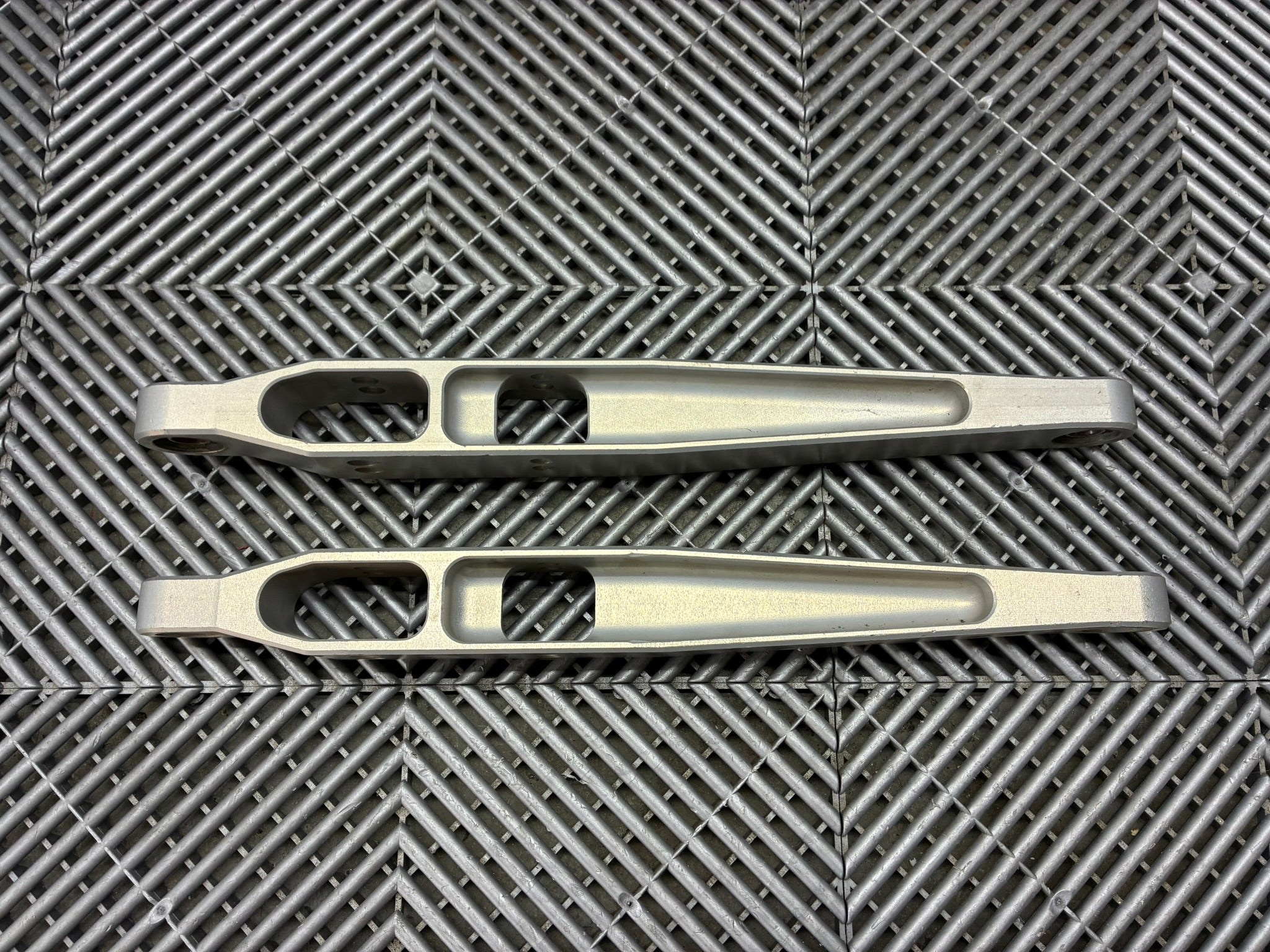 New. GT3 Rear lower arms. – Plan-cars