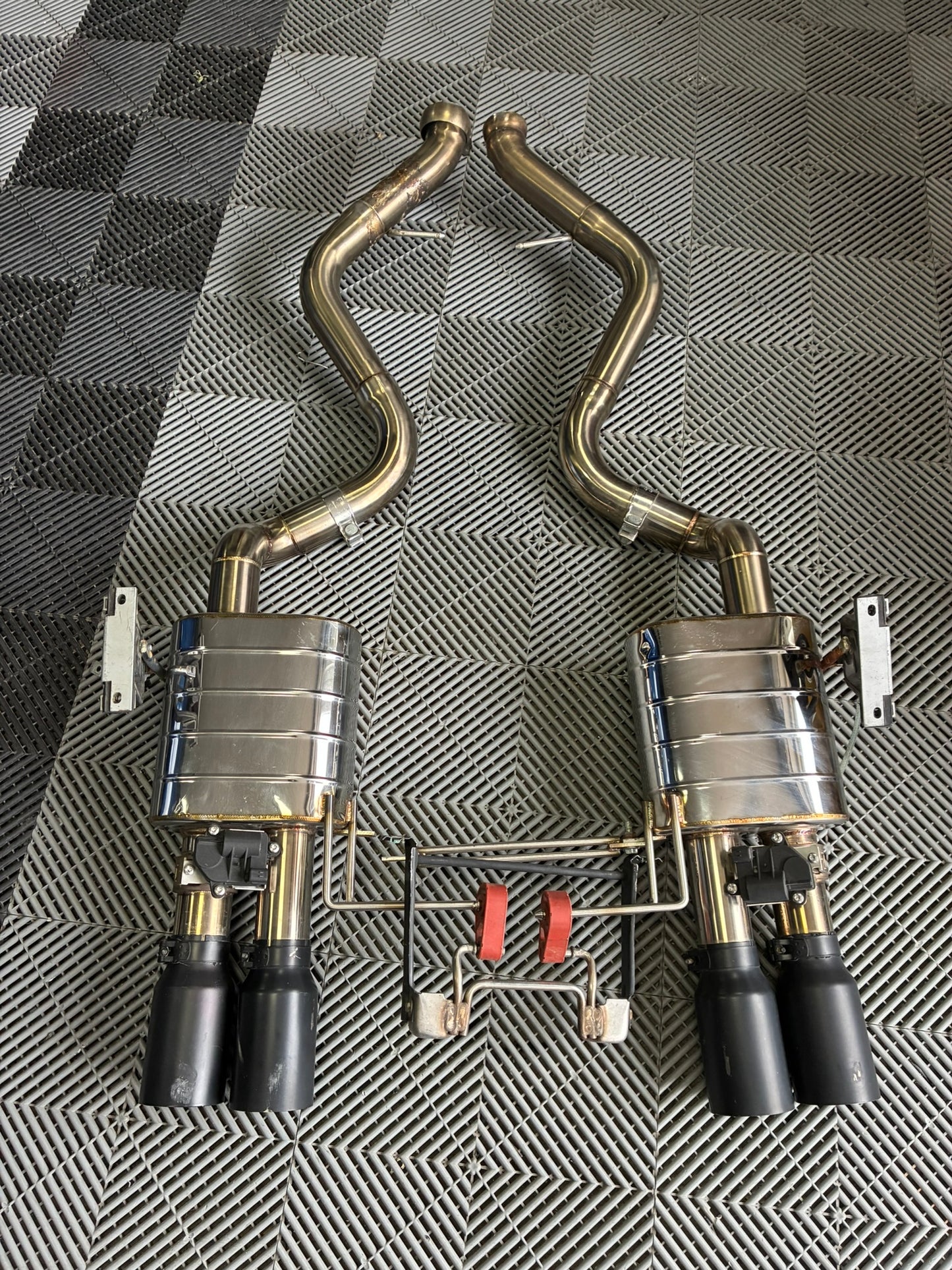 Used. Bomiz E9X M3 Valvetronic Axle-Back valved mufflers + connecting pipes