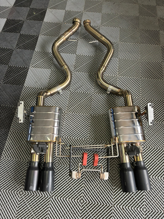 Used. Bomiz E9X M3 Valvetronic Axle-Back valved mufflers + connecting pipes