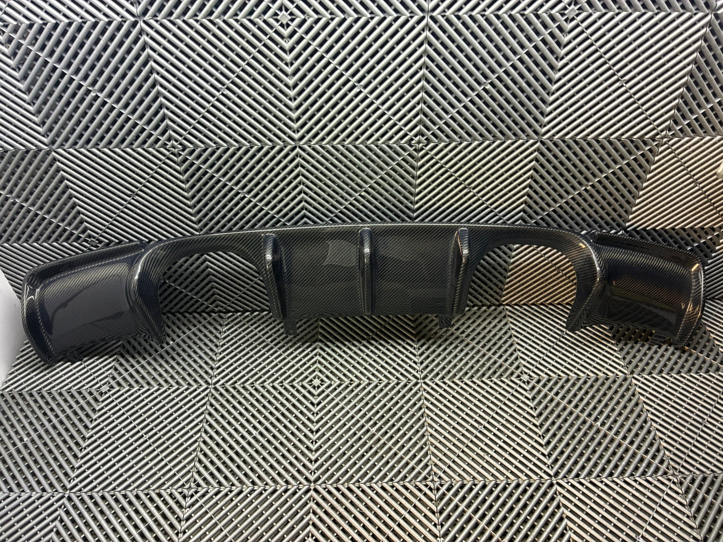 New. Bmw E92/E93 M3 carbon rear diffuser