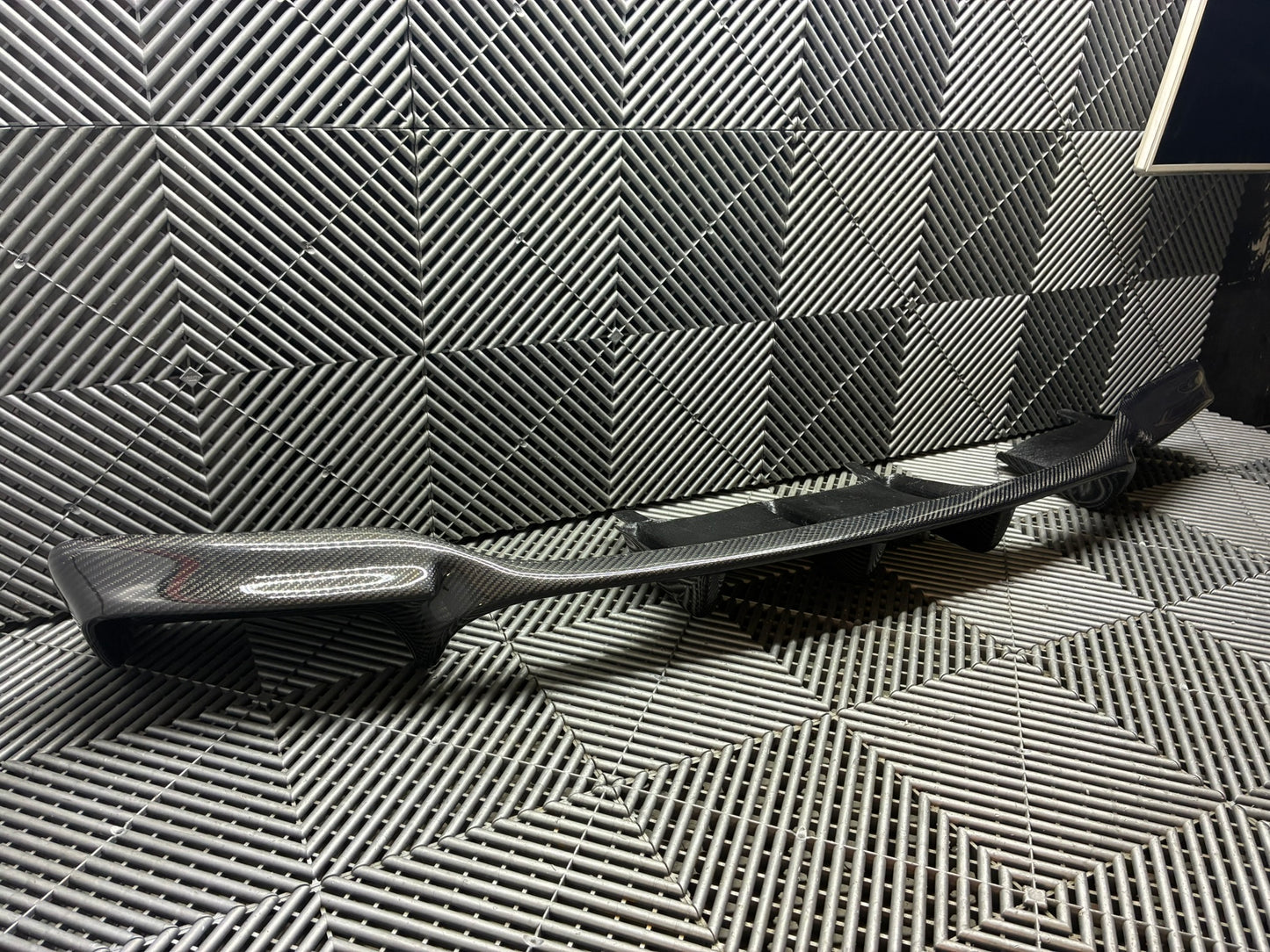 New. Bmw E92/E93 M3 carbon rear diffuser