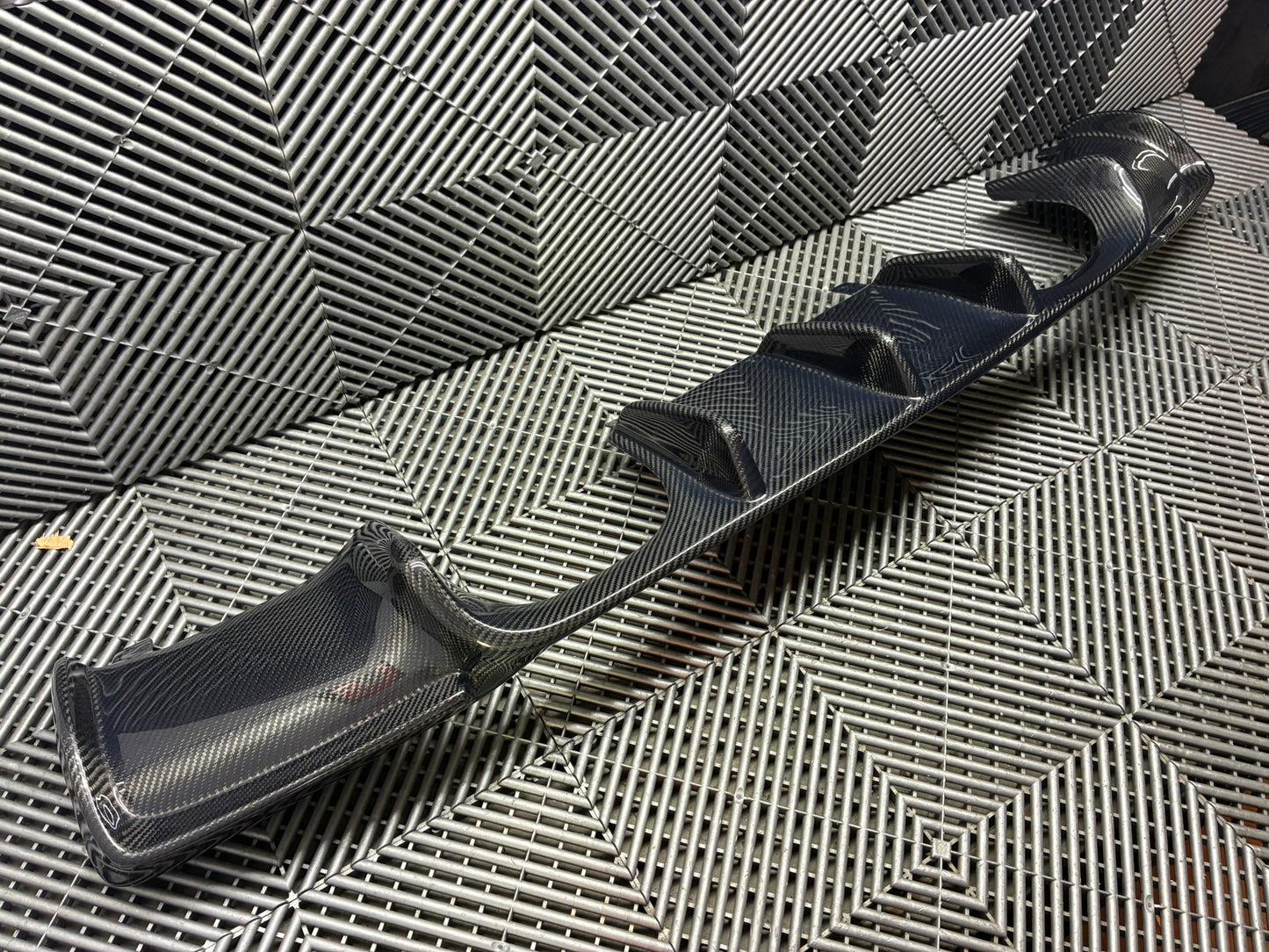 New. Bmw E92/E93 M3 carbon rear diffuser