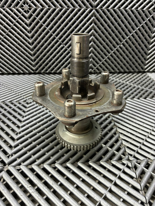 Used. Porsche 997.2 Gt3 cup wheel Hub+ central bolt