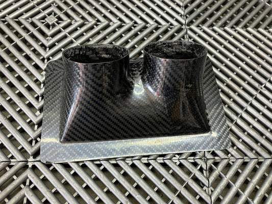 New. Double air duct. Carbon fiber