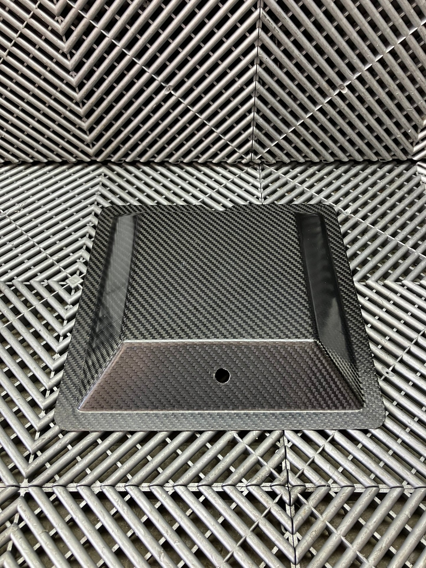 New.  Carbon fiber cover. 27x27 cm