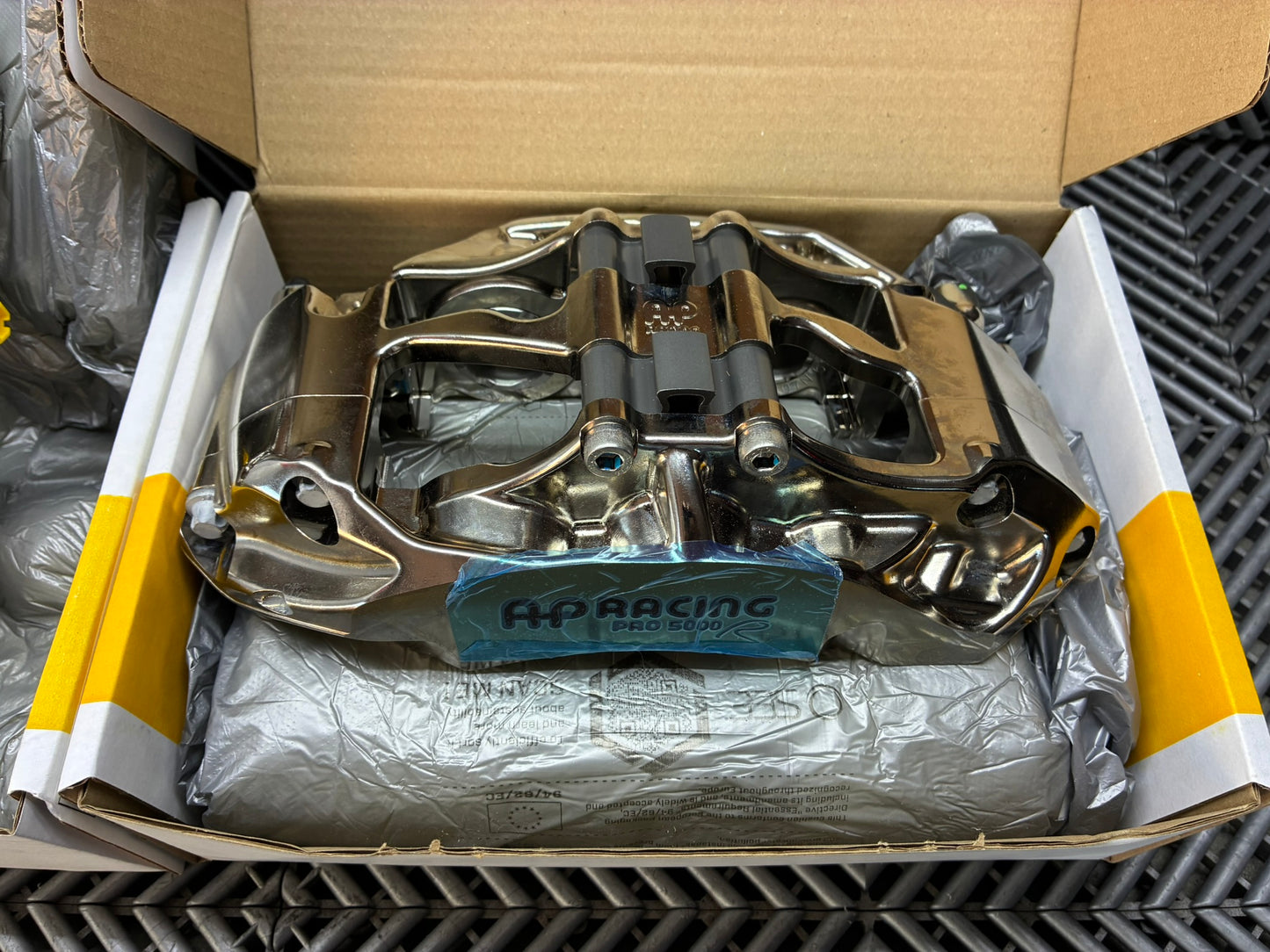 New. Ap racing PRO 5000R brake calipers CP9660. Nickel plating