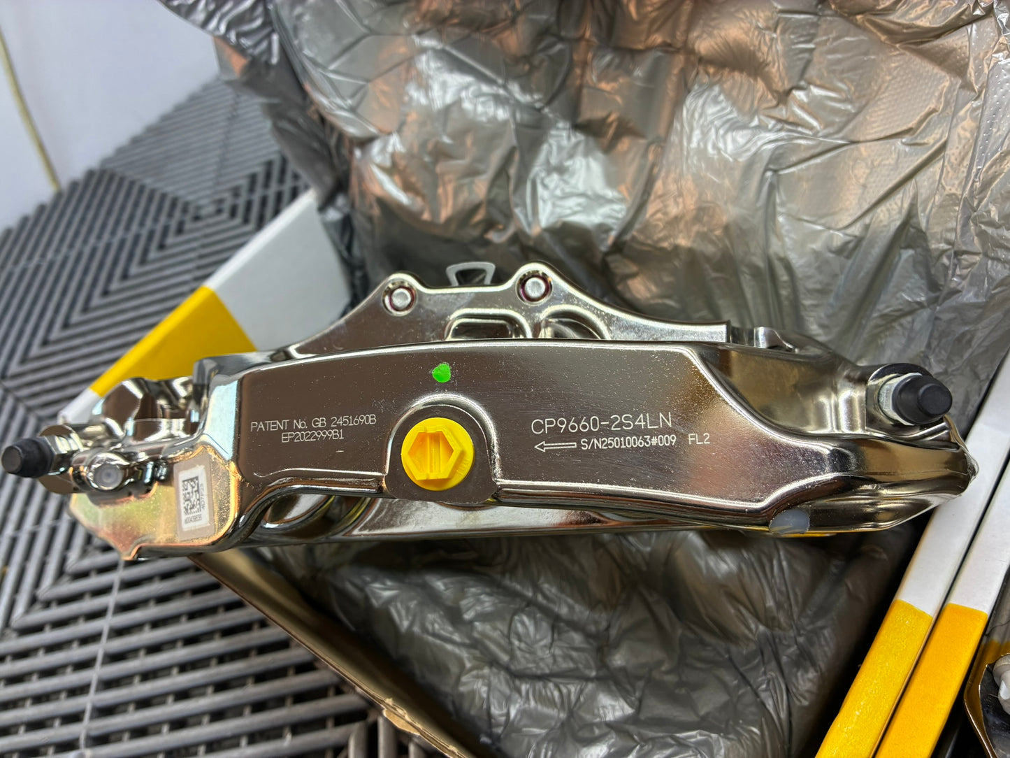 New. Ap racing PRO 5000R brake calipers CP9660. Nickel plating