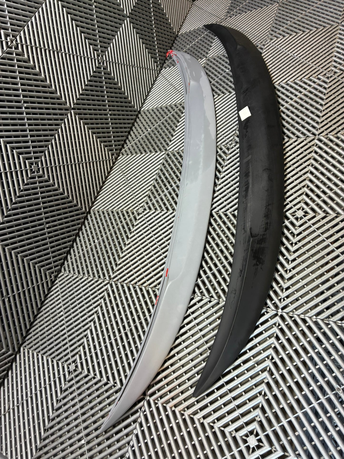 New. Bmw E93 rear trunk spoiler.