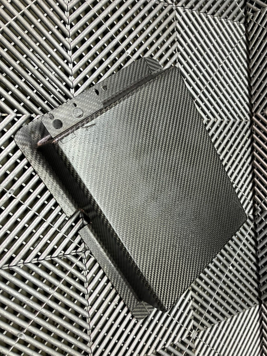 Used. Carbon fiber cover. 35x27 cm