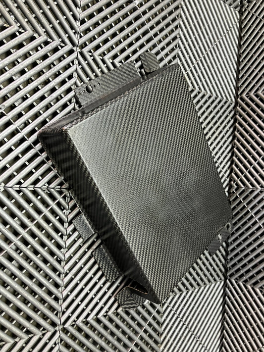 Used. Carbon fiber cover. 35x27 cm