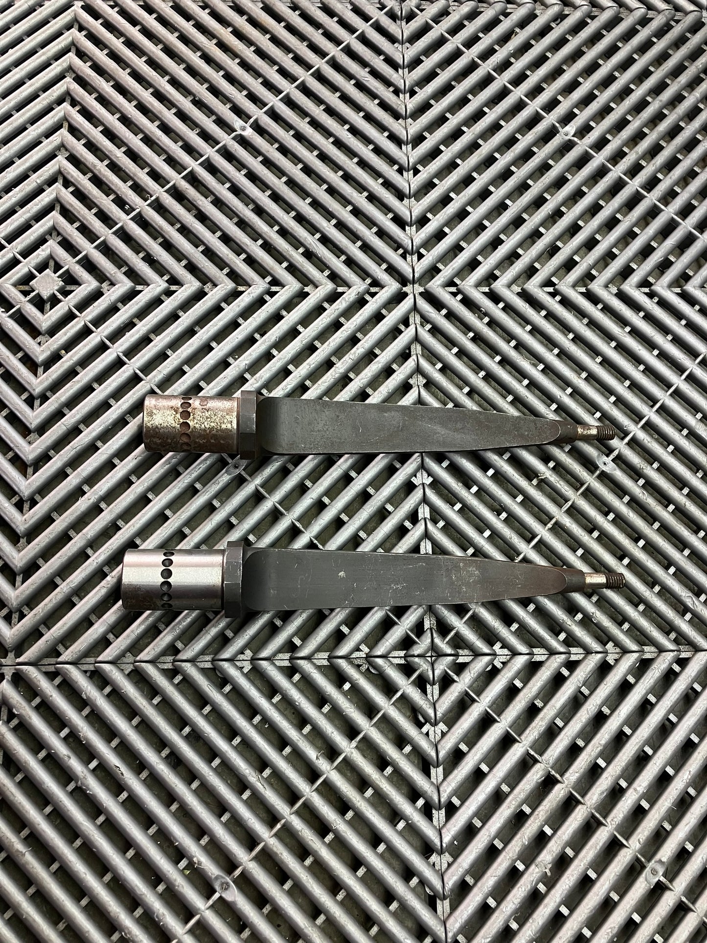 Used. Adjustable Sway bars blades.