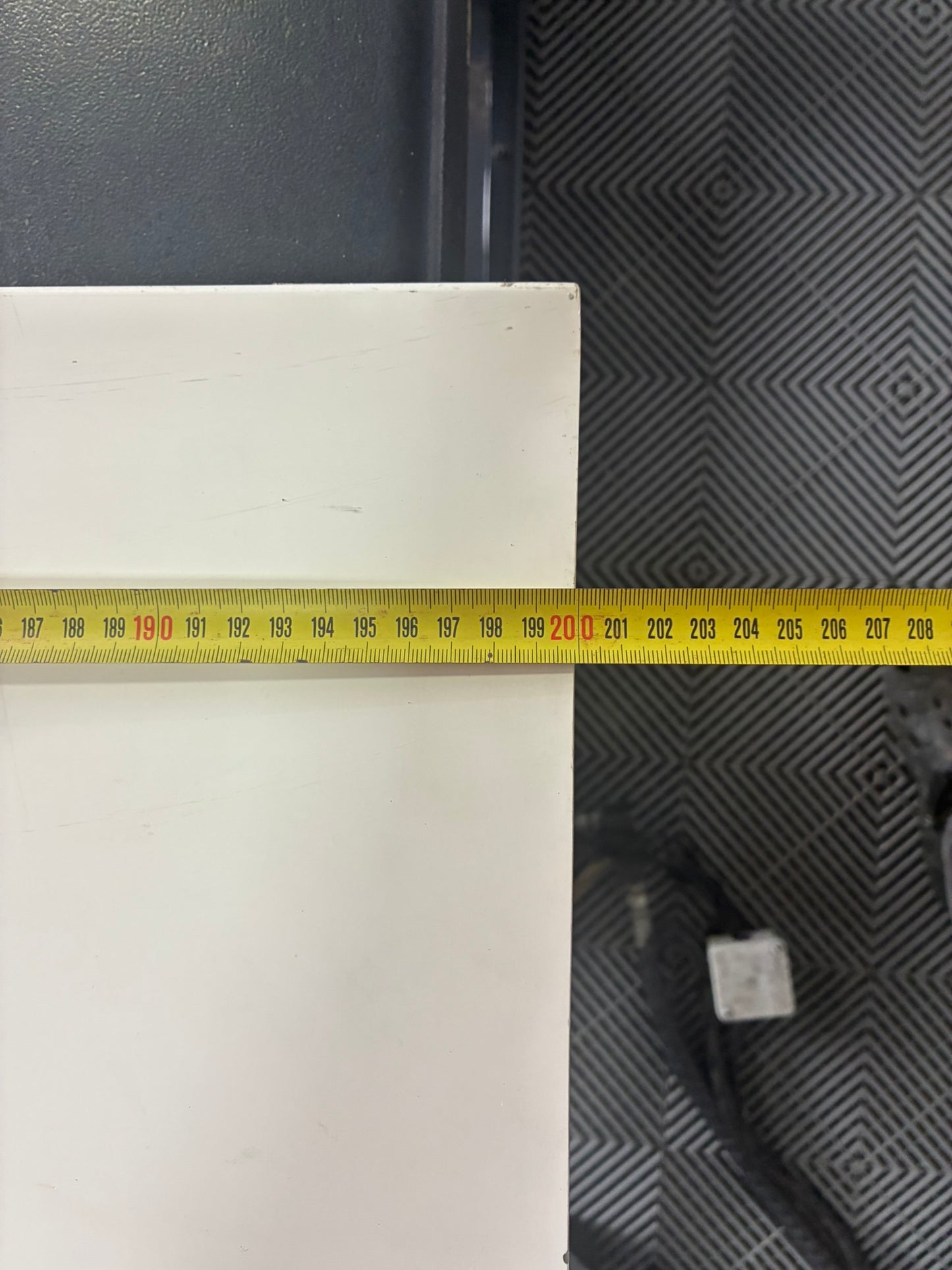 New. Rear fiberglass wing 200x29 cm wide.