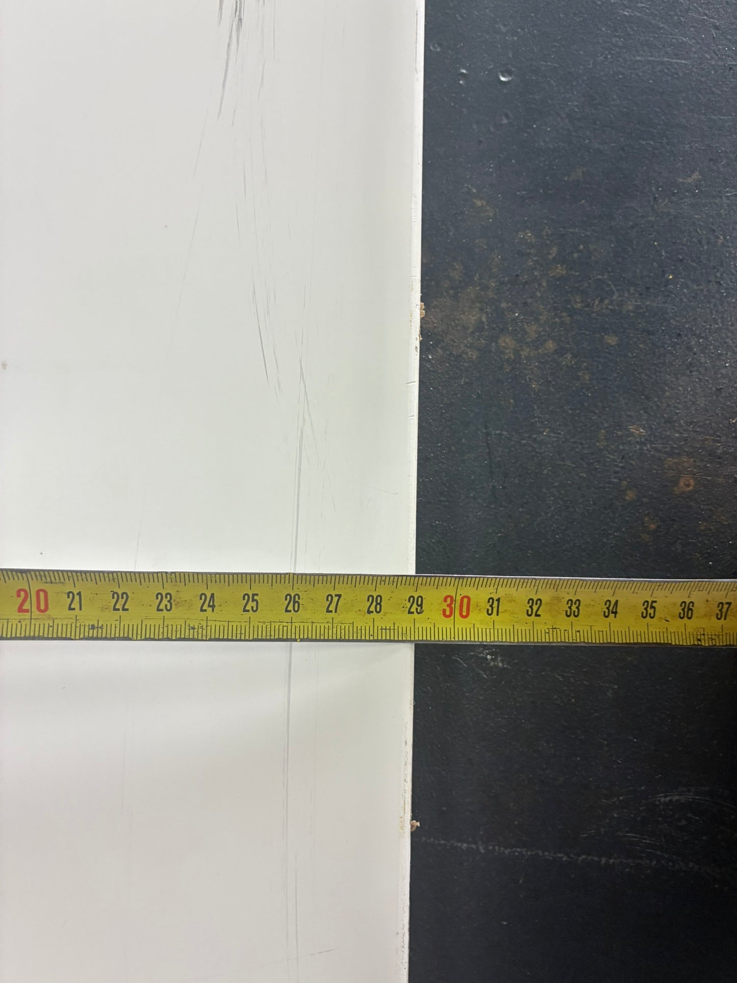 New. Rear fiberglass wing 200x29 cm wide.