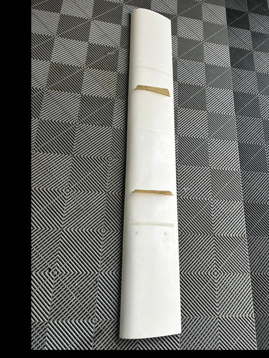 New. Rear fiberglass wing 200x29 cm wide.