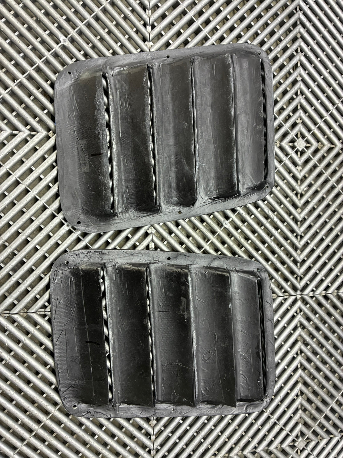 New. Carbon fiber Universal Hood Vents (Square)