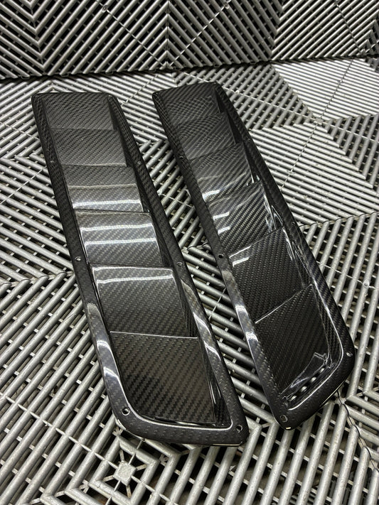 New. Carbon fiber Universal Hood Vents (52x12cm)