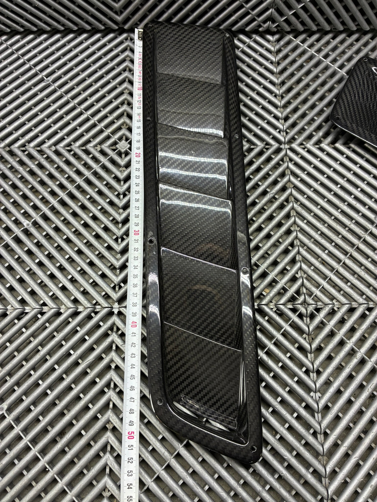 New. Carbon fiber Universal Hood Vents (52x12cm)