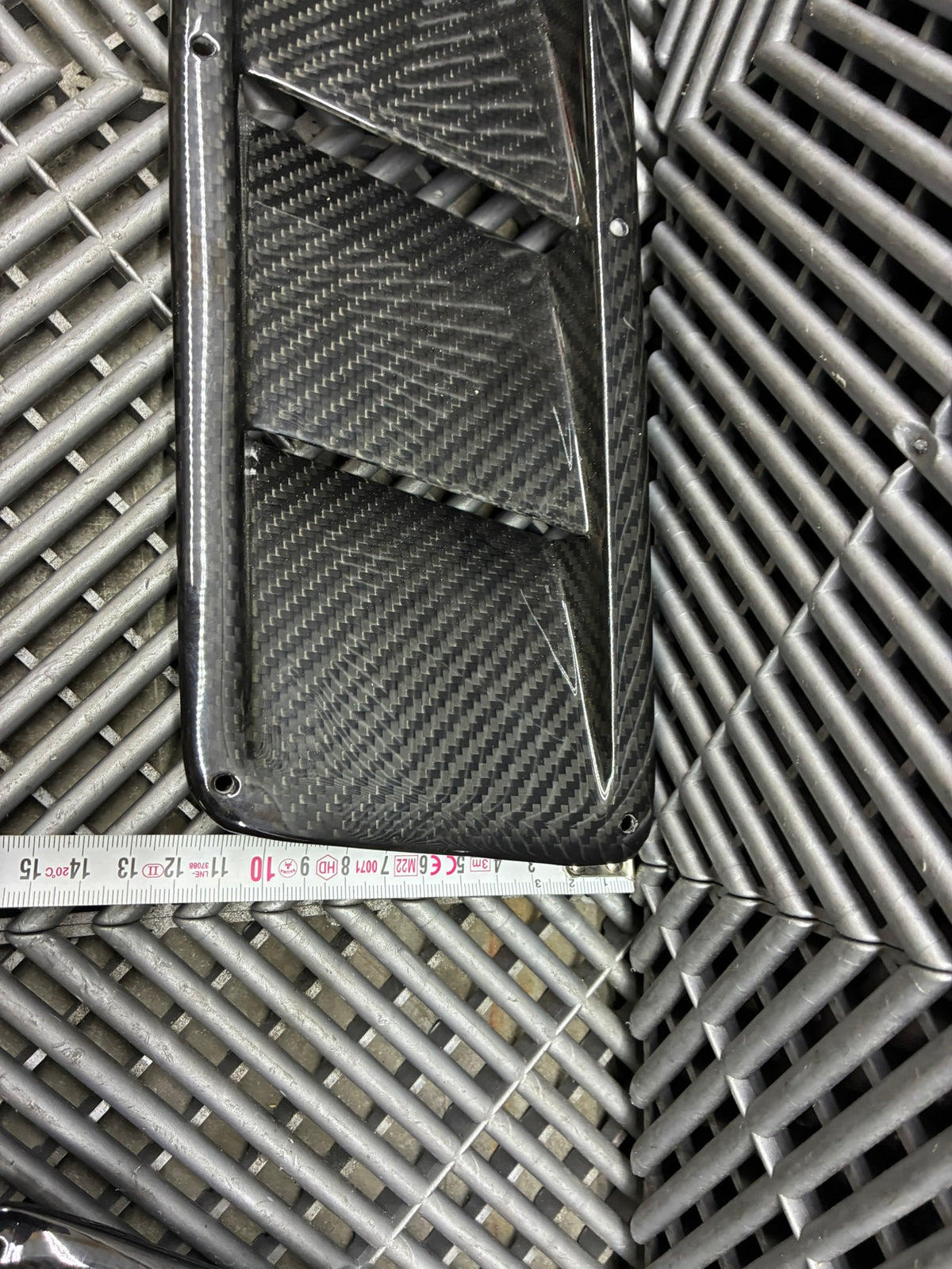 New. Carbon fiber Universal Hood Vents (52x12cm)