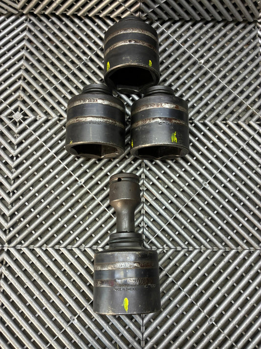 Used. 60 mm central lock nut sockets