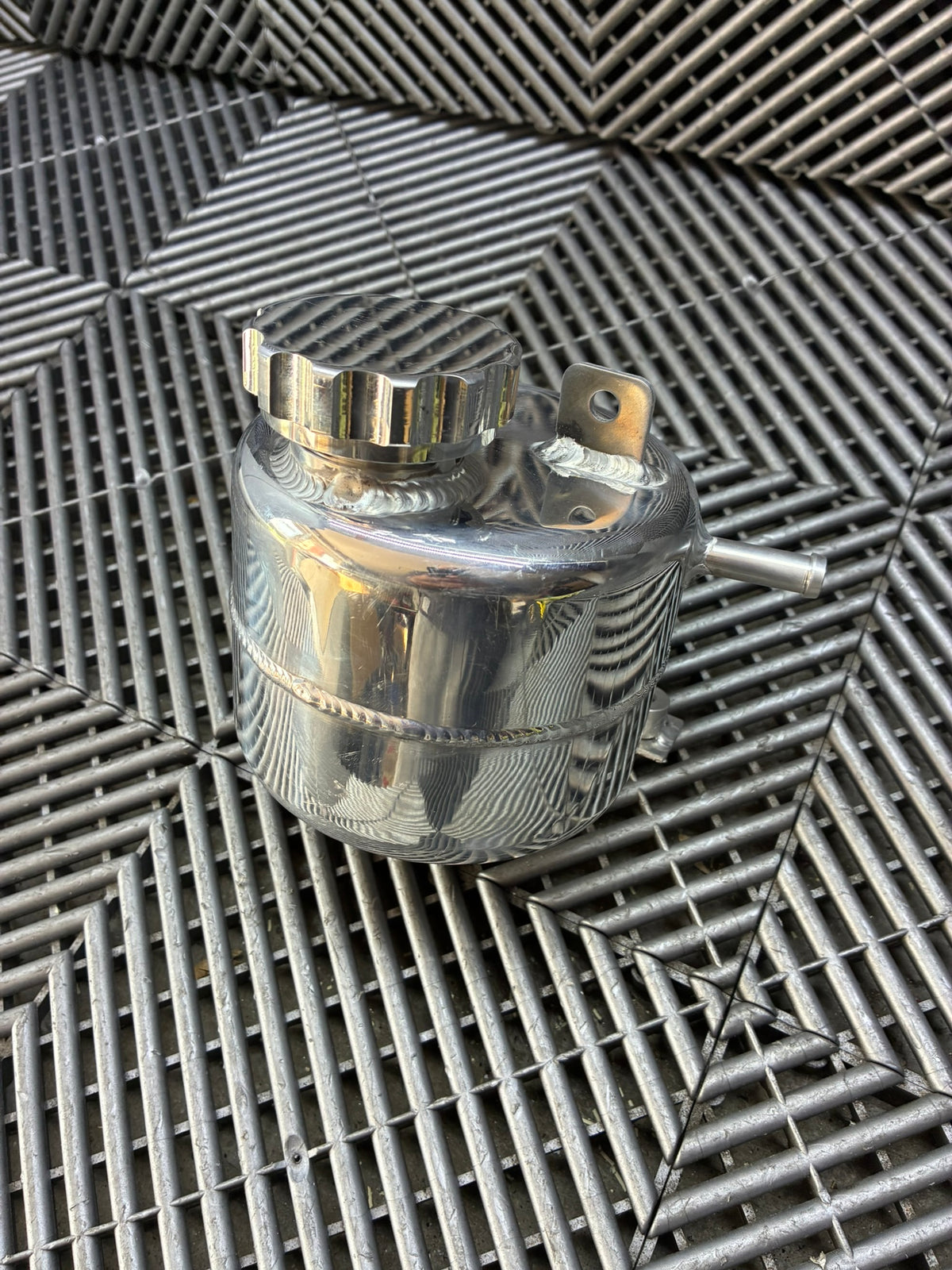 New. Expansion Tank Reservoir
