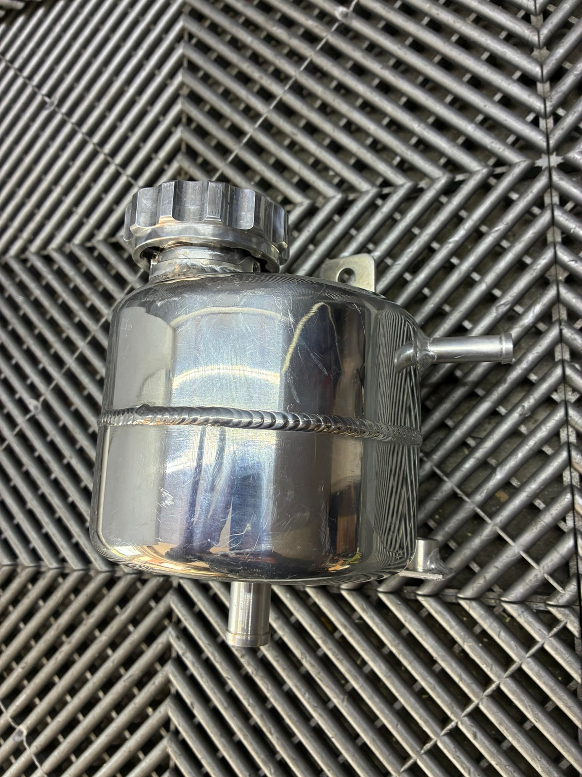 New. Expansion Tank Reservoir