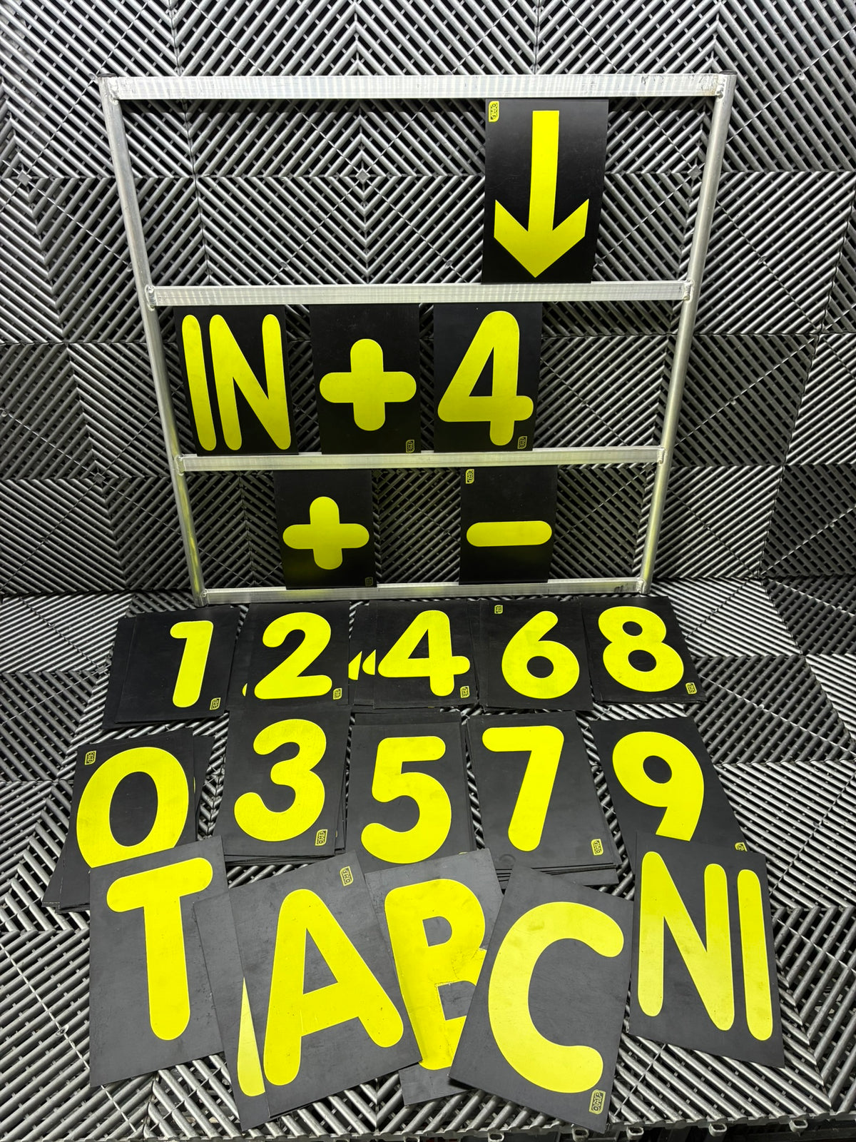 Used. Prosessional 3/4 row Aluminium Pit Board Frames + Numbers Set
