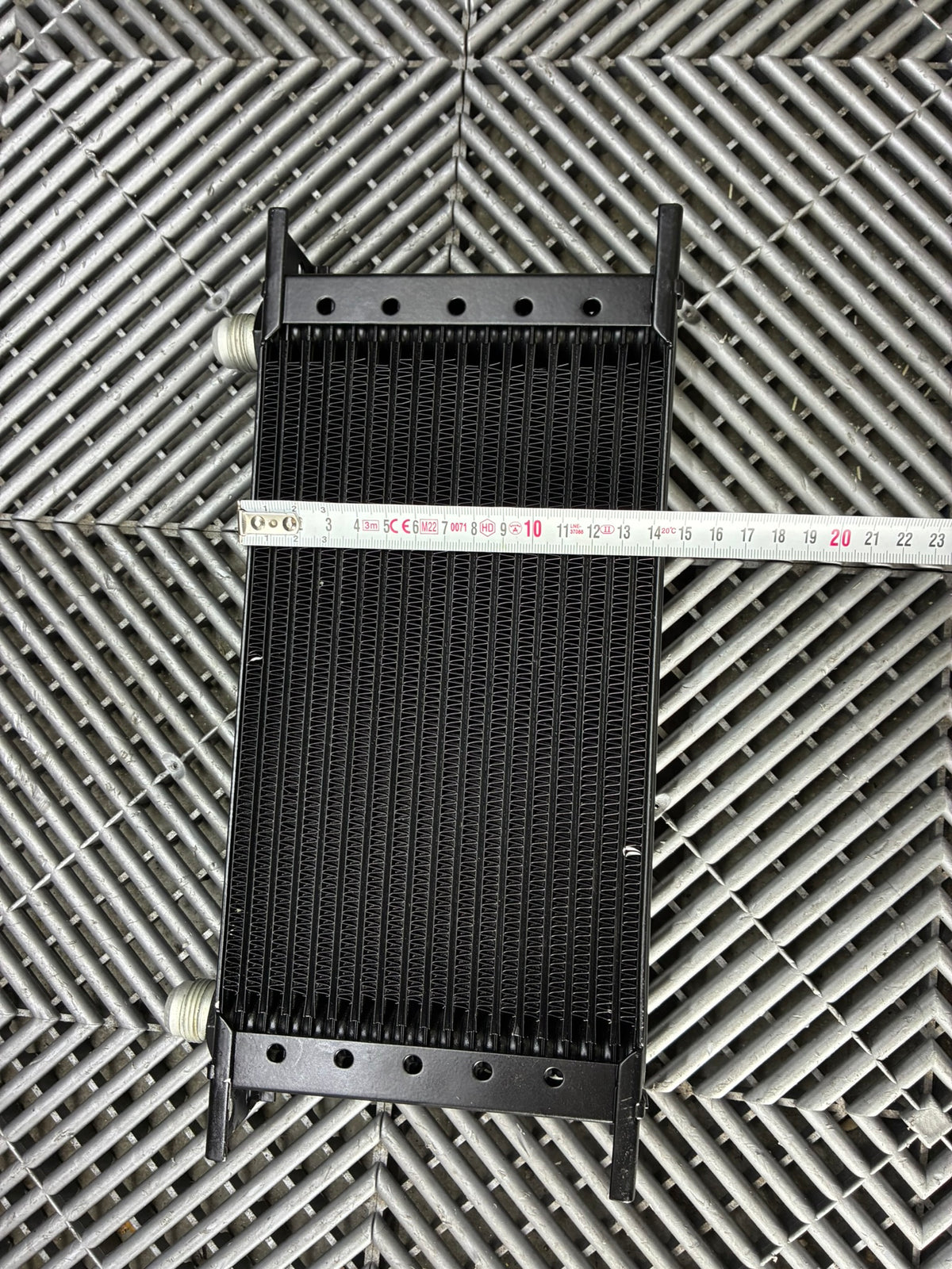 New. Setrab 19 row oil cooler 28x14x5