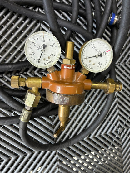 Used. Gas pressure regulators with the hose.