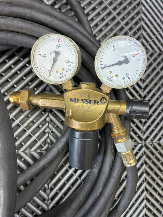 Used. Gas pressure regulators with the hose.