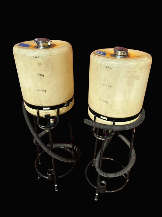Used. 25 litre churns with dry break, top filler cap